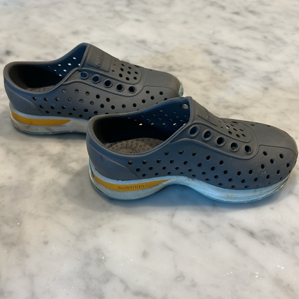 Native slip on Robbie’s - Picture 2 of 5